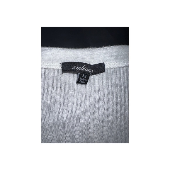 White Long Sleeve Top With Buttons -3XL - Picture 3 of 3